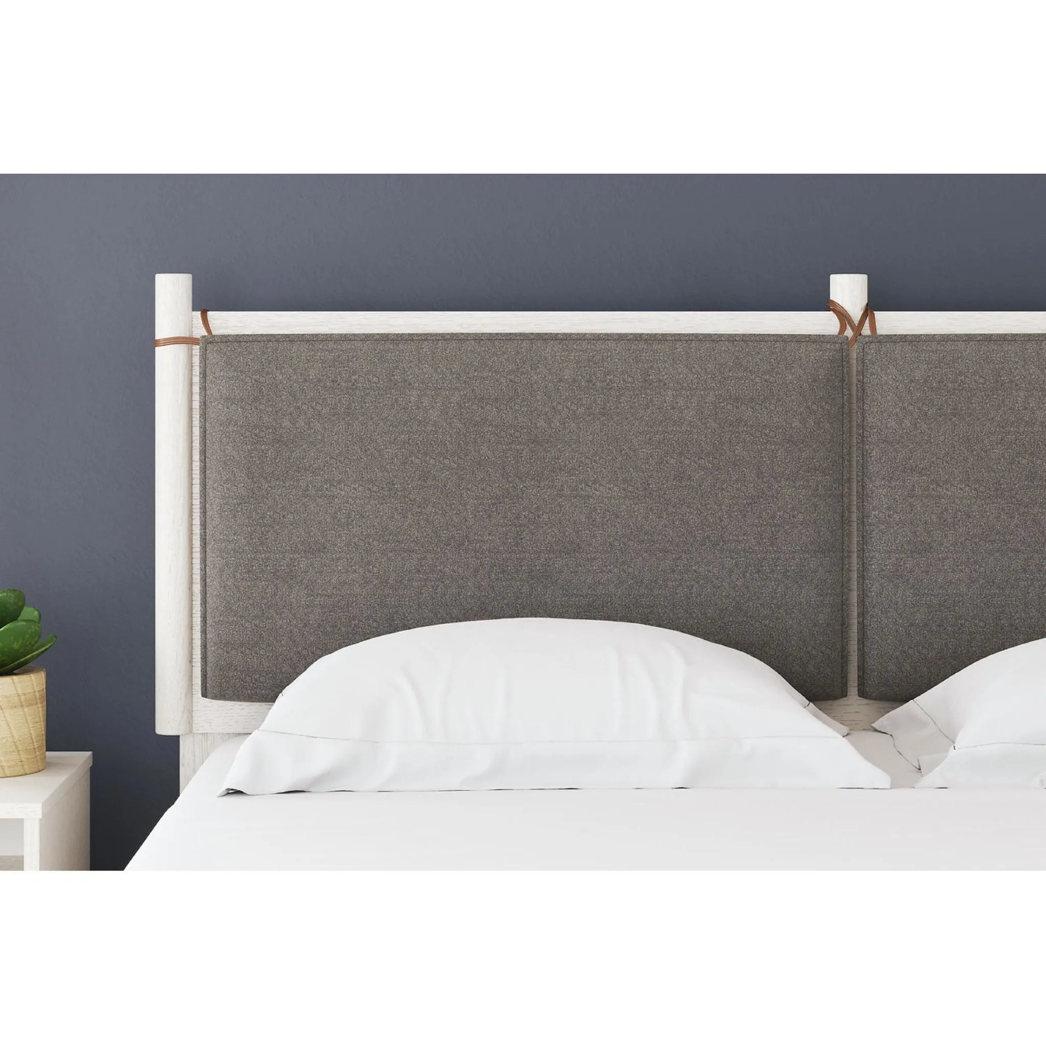 Aprilyn Queen Panel Bed