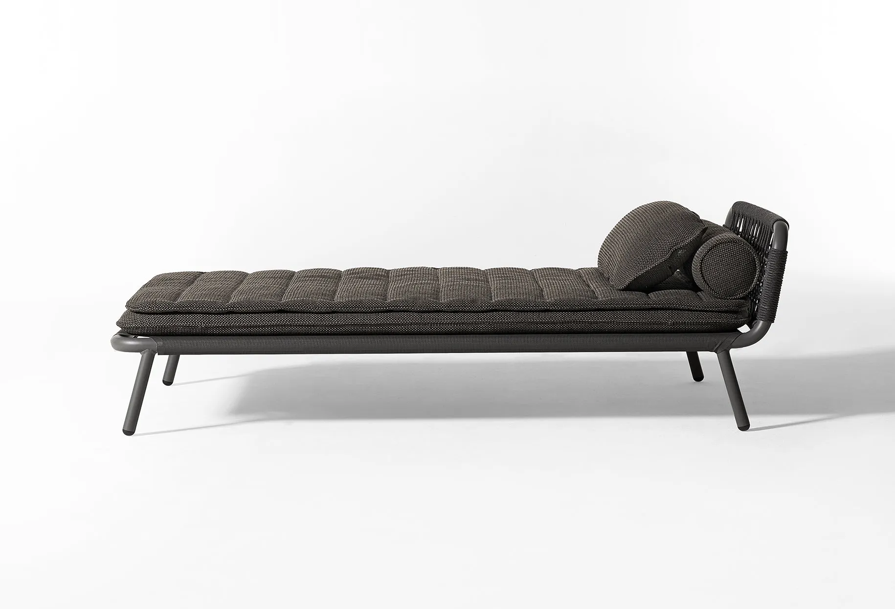 Noa Open Air Lounge Bed