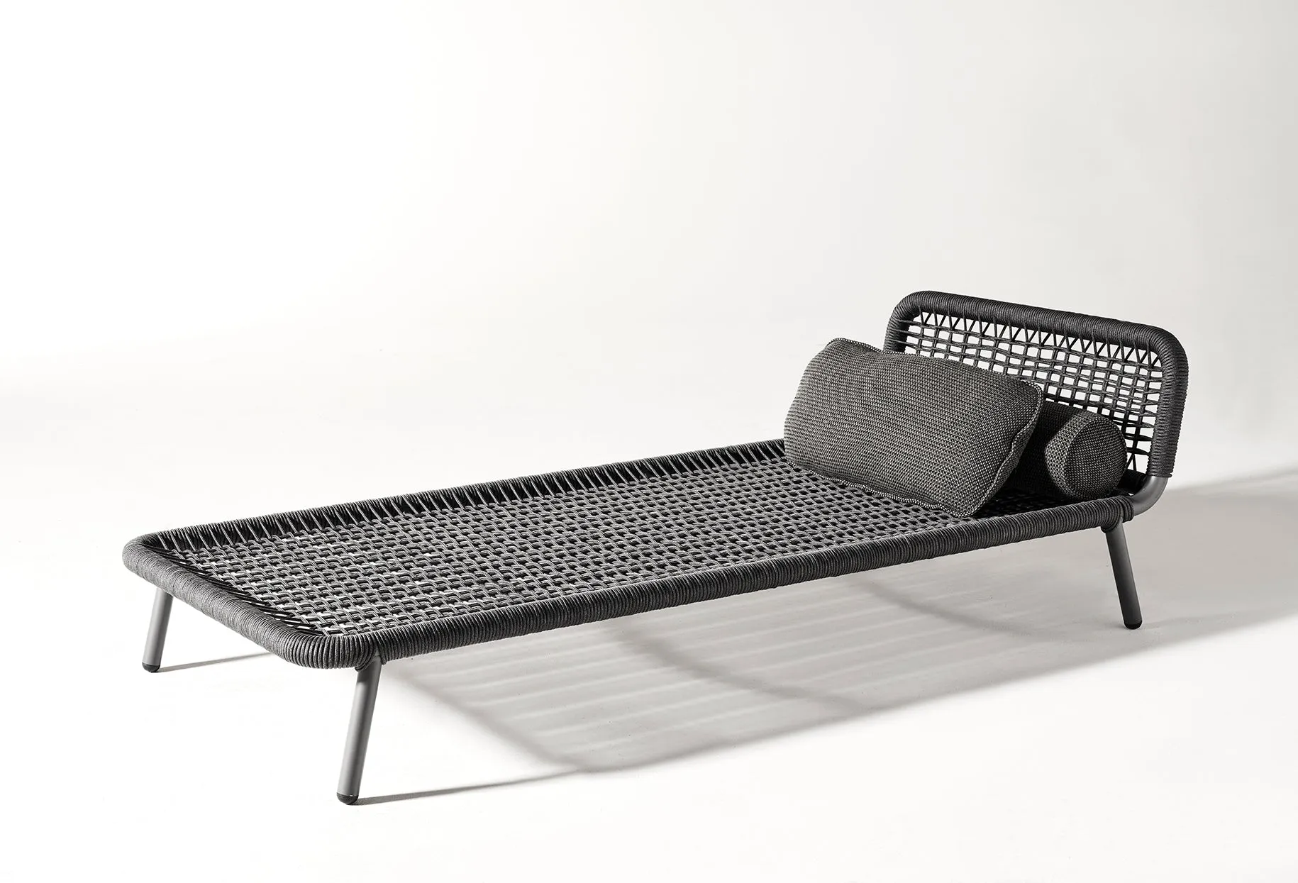 Noa Open Air Lounge Bed